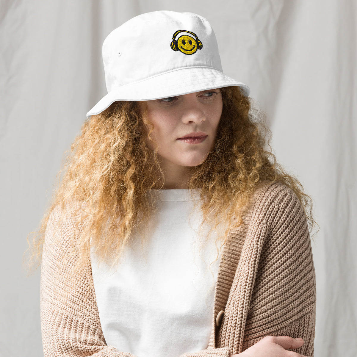 Smiley Headphones Organic Bucket Hat in white – front – E E McMace